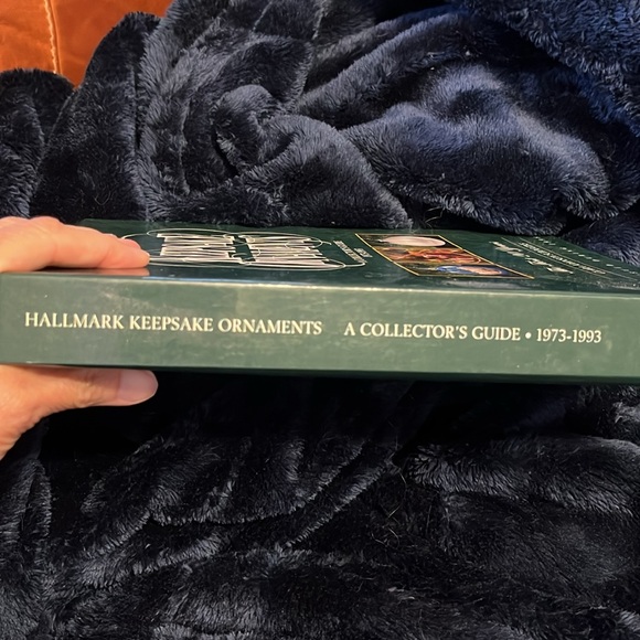 Hallmark Keepsake Ornaments Hardback Book Collectors Guide 1973-1993 - Scroggins - Picture 2 of 7